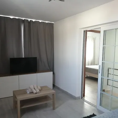 Geny Apartment *